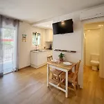 Domuum Holidays - Delfos Apartmán