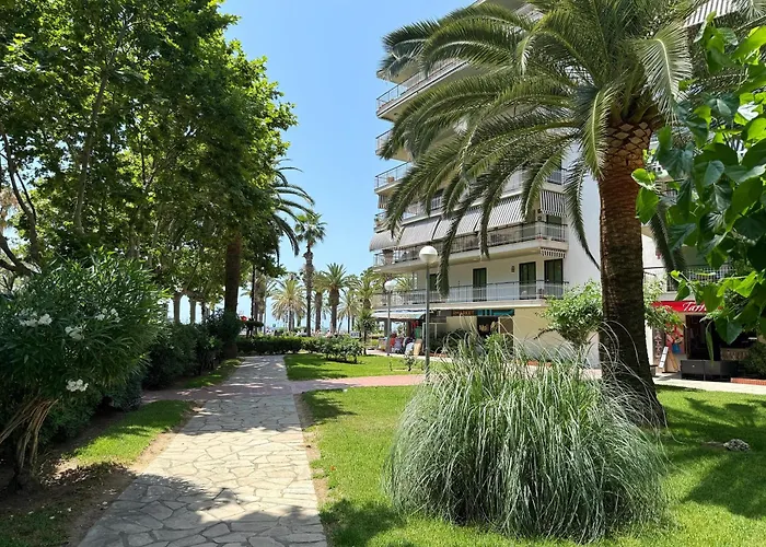 Domuum Holidays - Delfos Salou